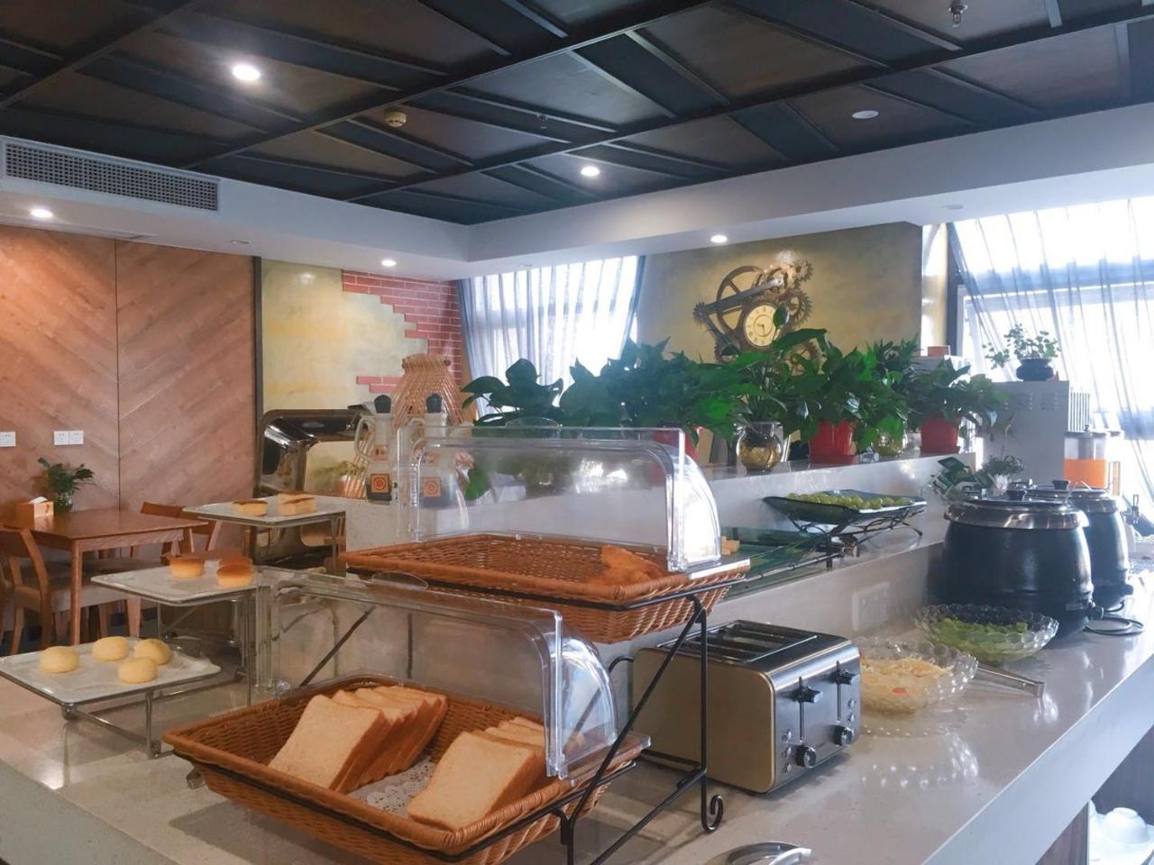 Nostalgia Hotel Near Tianjin Polar Ocean Word- Tianjin Fonte Joy World, 10 Minutes Drive Away From Tianjin Tanggu High-Speed Railway Station, Free Ice-Cream, Mineral Water, Snacks And Laundry Service, English Communication Well Εξωτερικό φωτογραφία